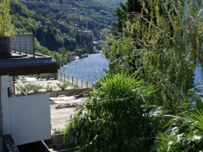 Apartment with 2 bedrooms a large terrace with magnificent view of the lake Pognana Lario